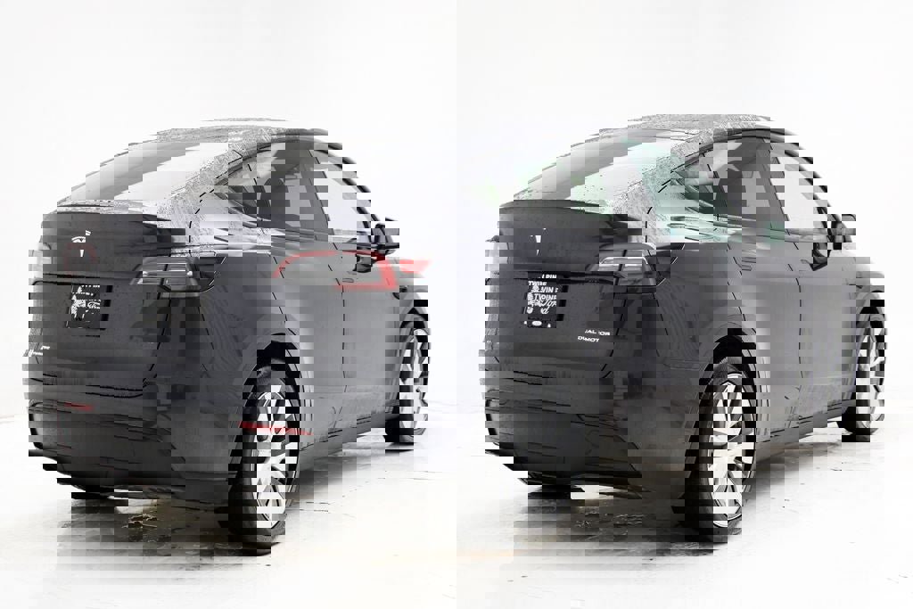 Used 2024 Tesla Model Y Long Range image 8