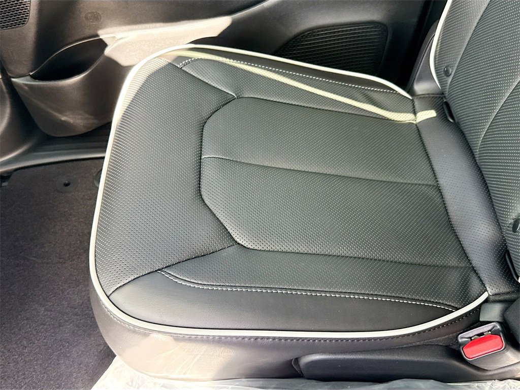 New 2026 Chrysler Pacifica Limited w/ S Appearance Package image 27