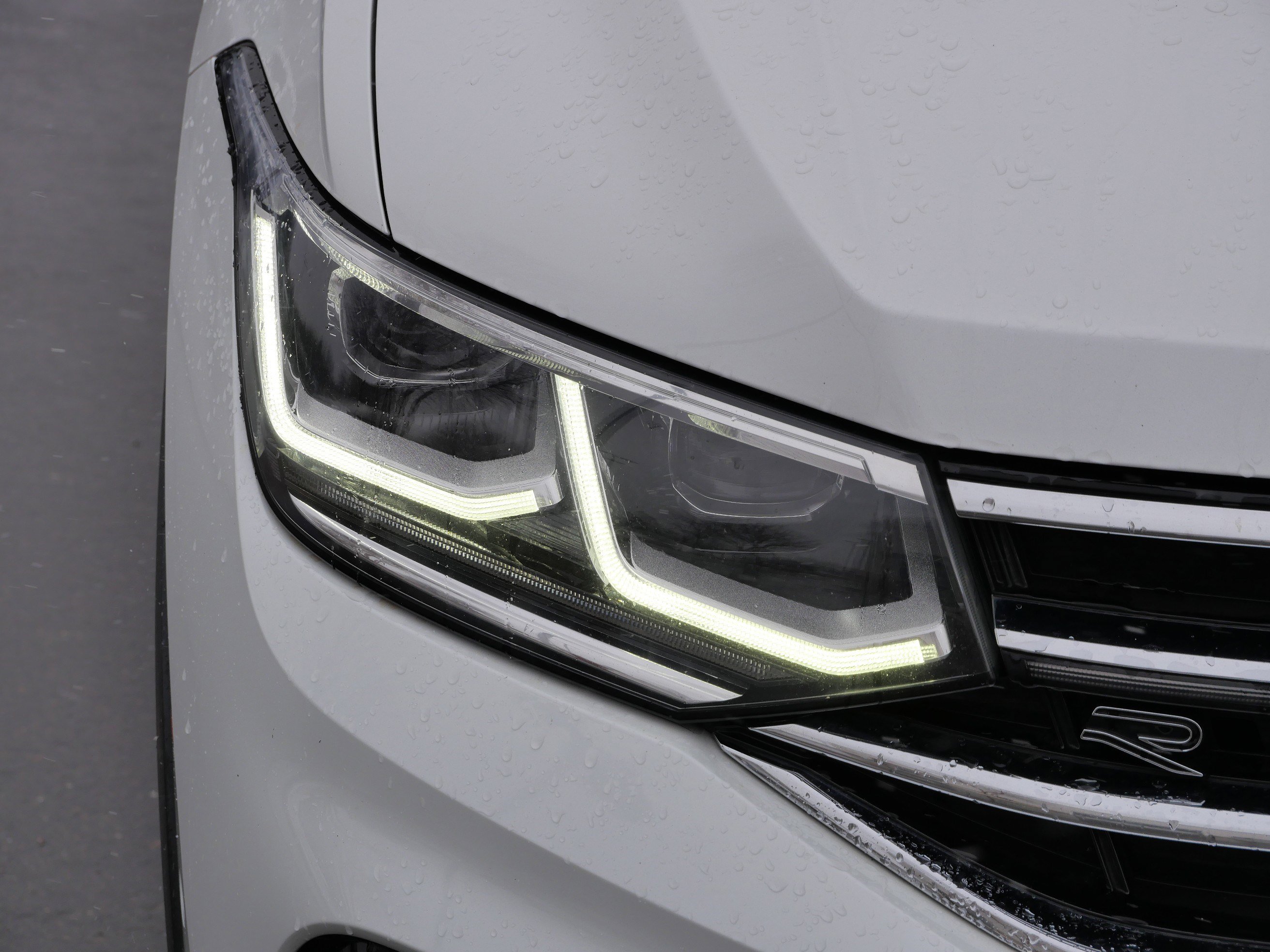 Certified 2022 Volkswagen Tiguan SEL R-Line image 16