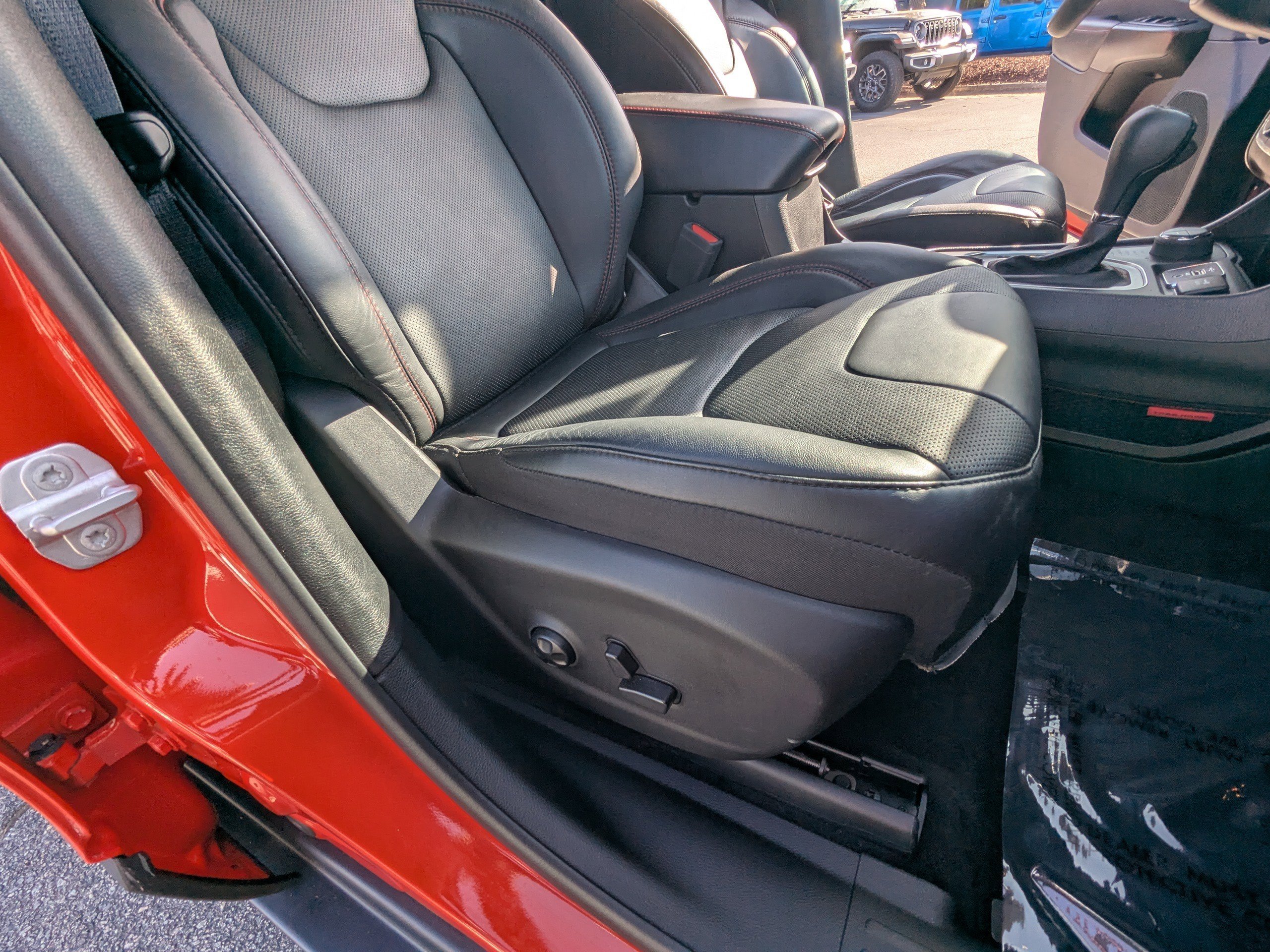 Used 2021 Jeep Cherokee Trailhawk w/ Premium Leather Package image 13