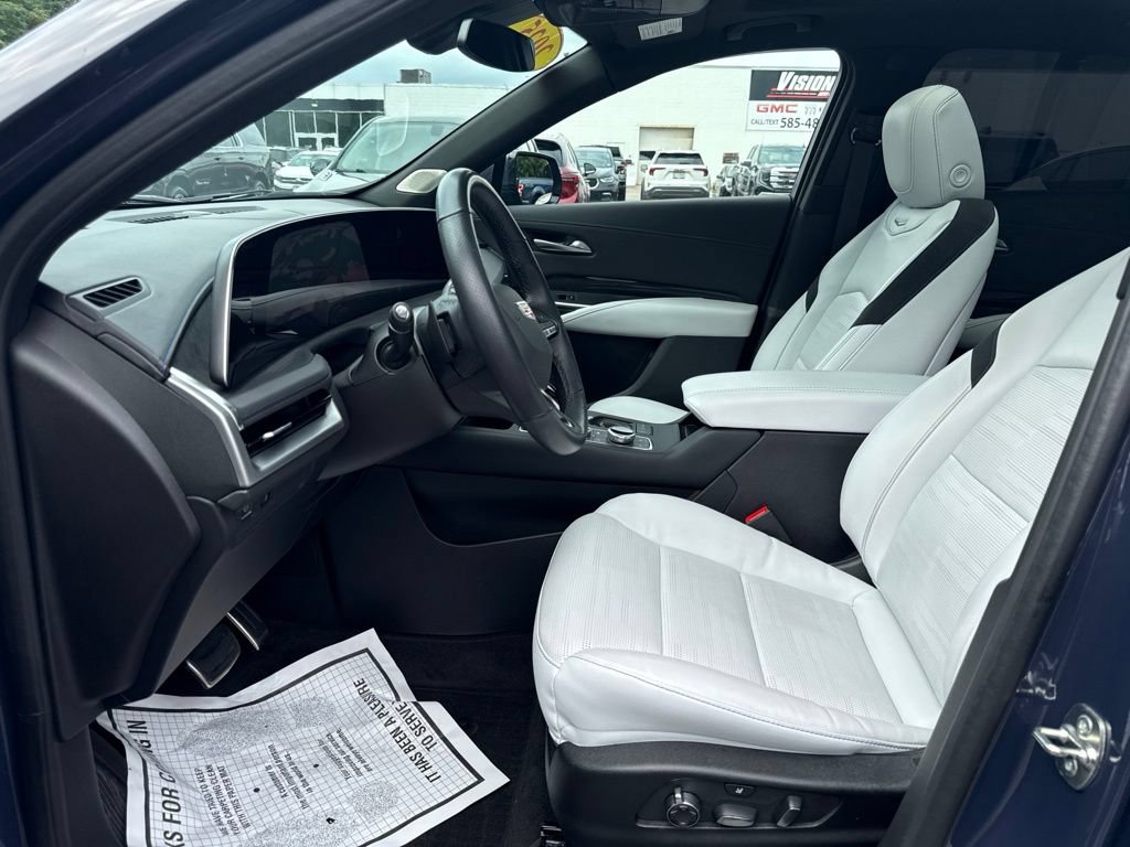 Used 2025 Cadillac XT4 Sport AWD/4WD image 9
