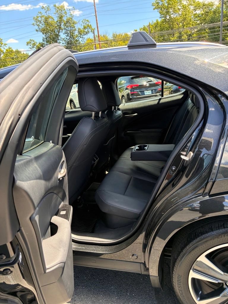 Used 2023 Lexus UX 250h AWD w/ Accessory Package (Z2) image 23