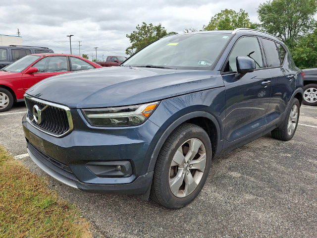 Used 2022 Volvo XC40 T5 Momentum w/ Premium Package AWD/4WD image 3