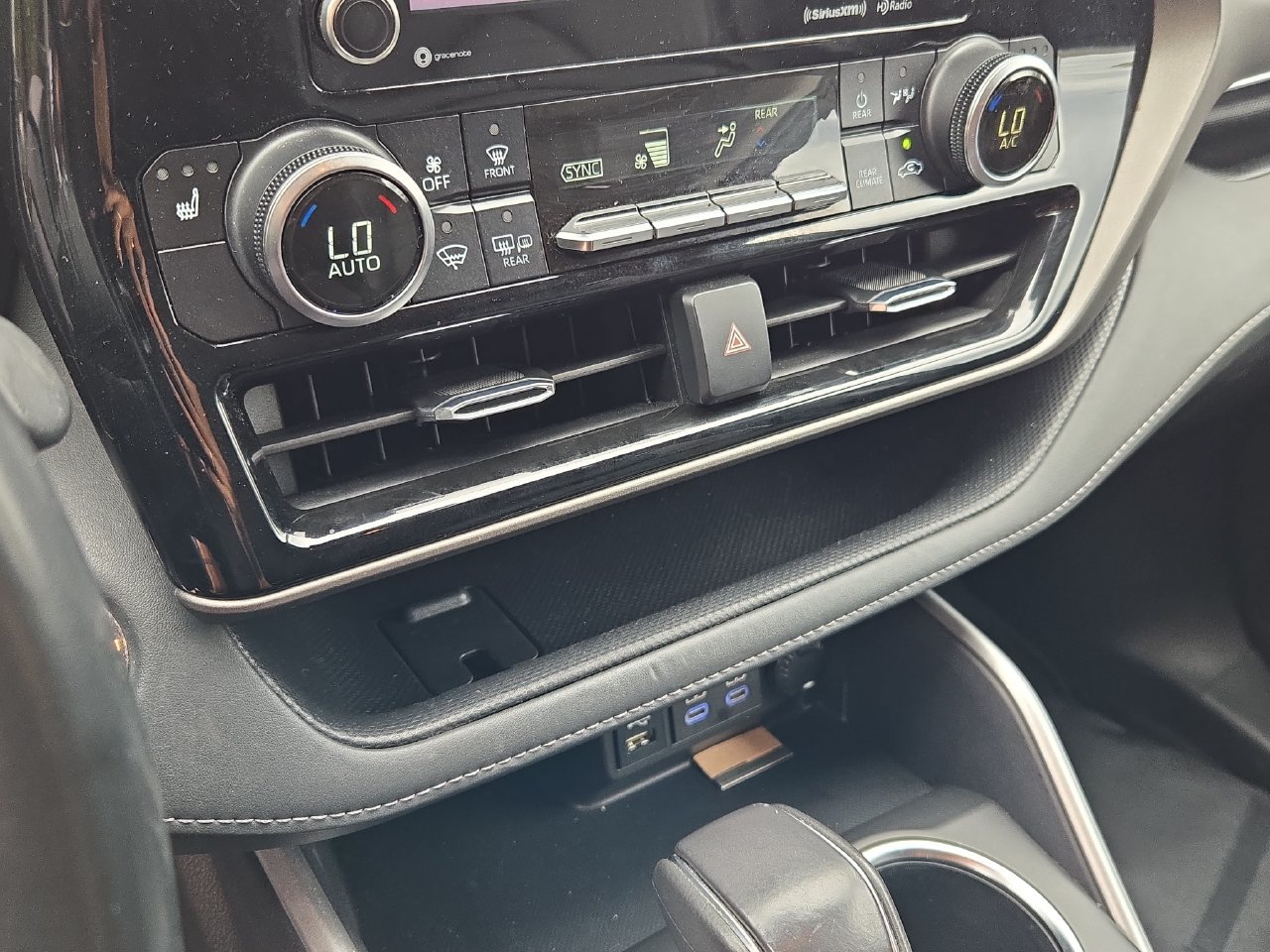 Used 2022 Toyota Highlander XLE AWD/4WD image 15