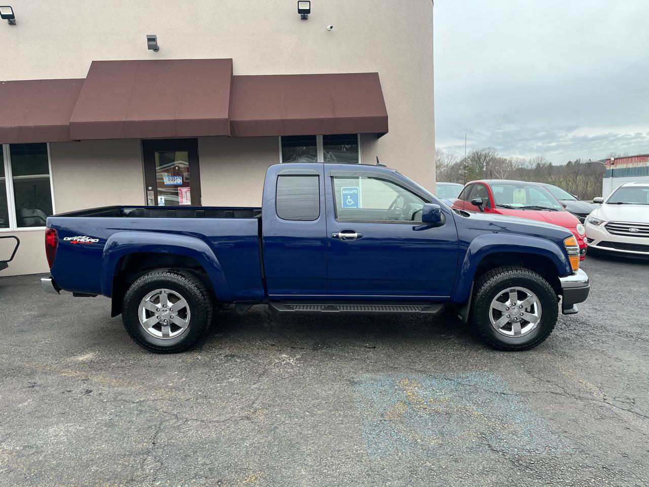 Used 2010 GMC Canyon SLE image 4