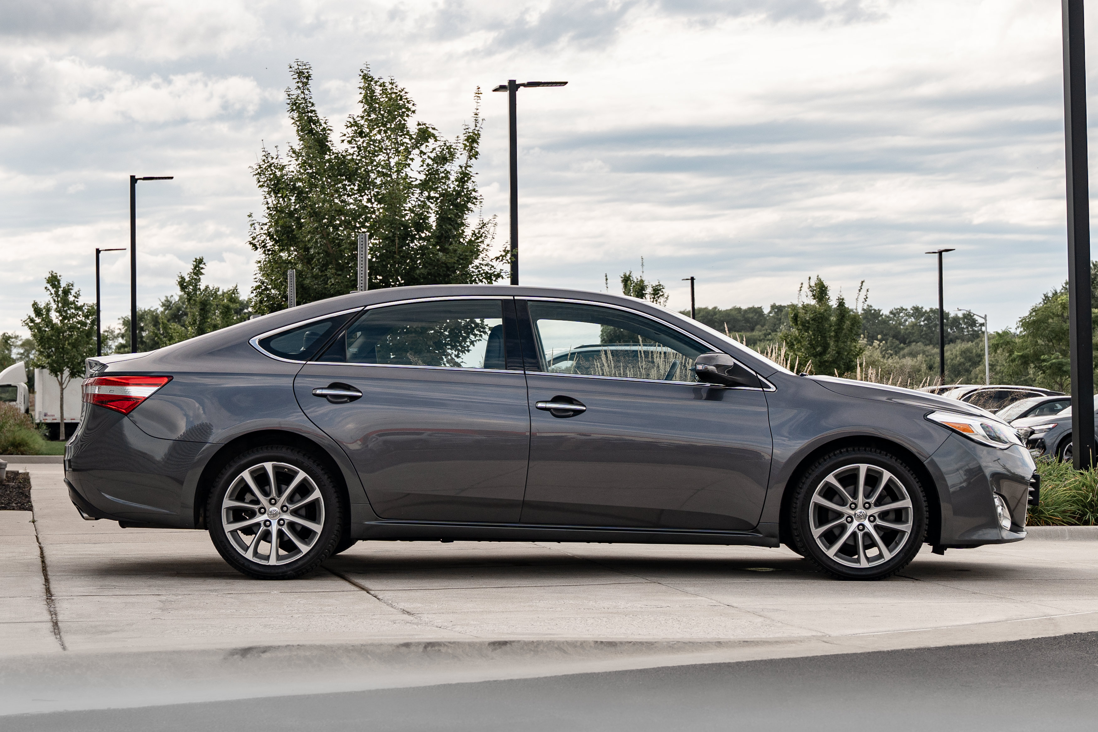 Used 2015 Toyota Avalon XLE Touring FWD image 3