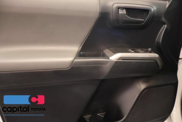Certified 2019 Toyota Tacoma SR5 AWD/4WD image 12