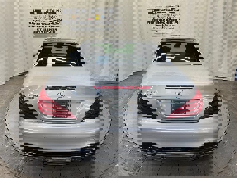 Used 2017 Mercedes-Benz SL 550 image 16