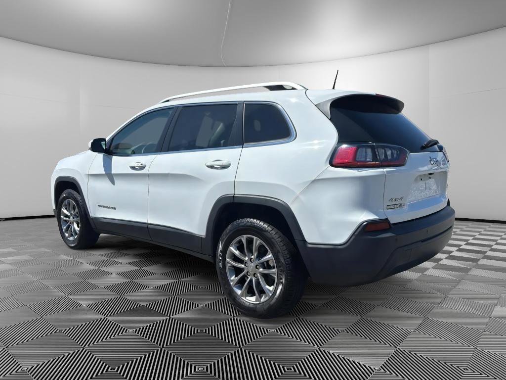 Used 2019 Jeep Cherokee Latitude Plus w/ Cold Weather Group AWD/4WD image 3