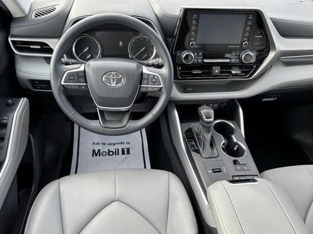 Used 2022 Toyota Highlander XLE image 16