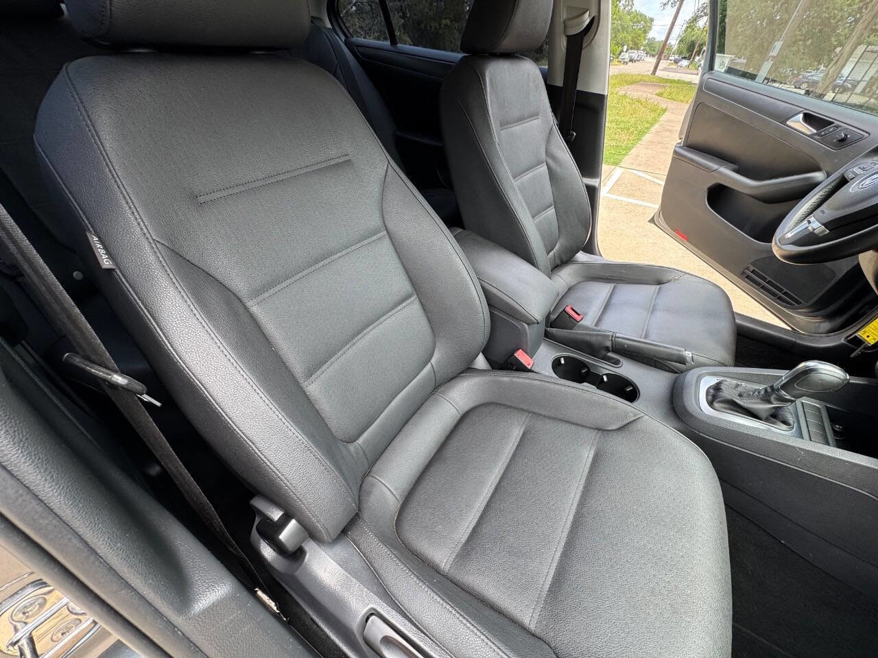 Used 2012 Volkswagen Jetta SE FWD image 32