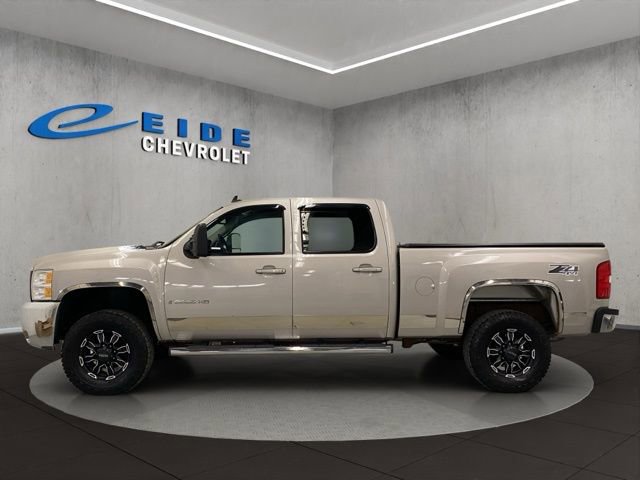Used 2009 Chevrolet Silverado 2500 LTZ w/ Safety Package AWD/4WD image 6
