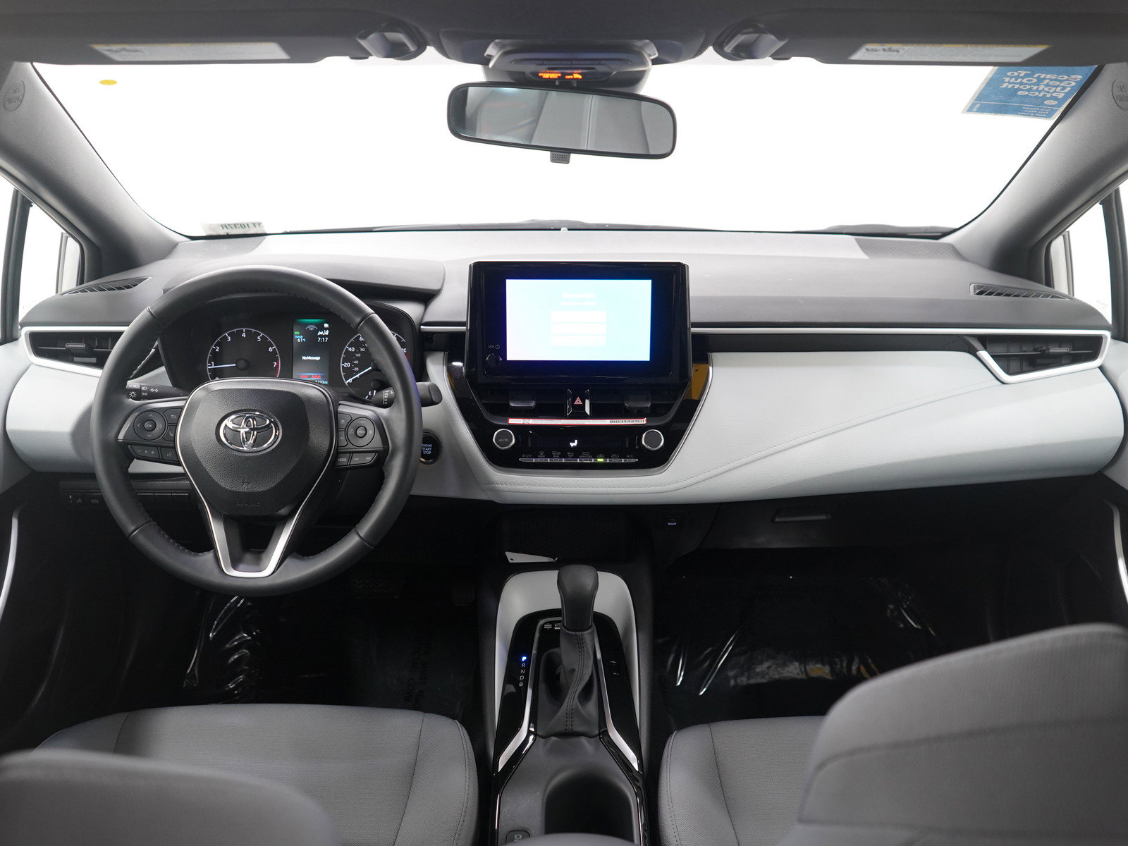 Used 2025 Toyota Corolla SE image 13