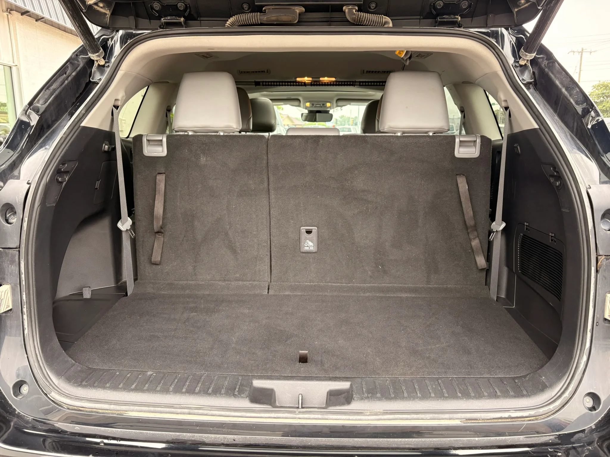 Used 2021 Toyota Highlander XLE AWD/4WD image 8