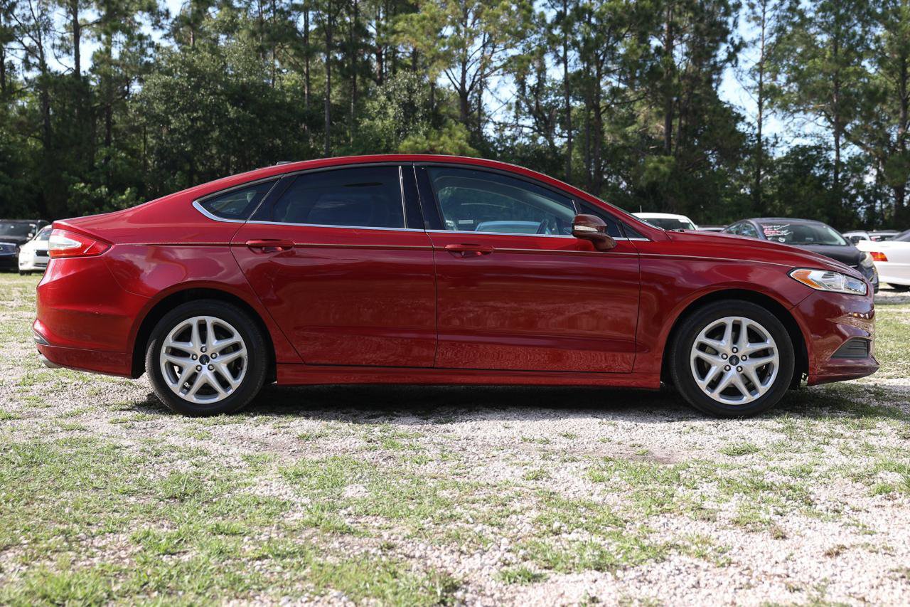 Used 2016 Ford Fusion SE FWD image 13