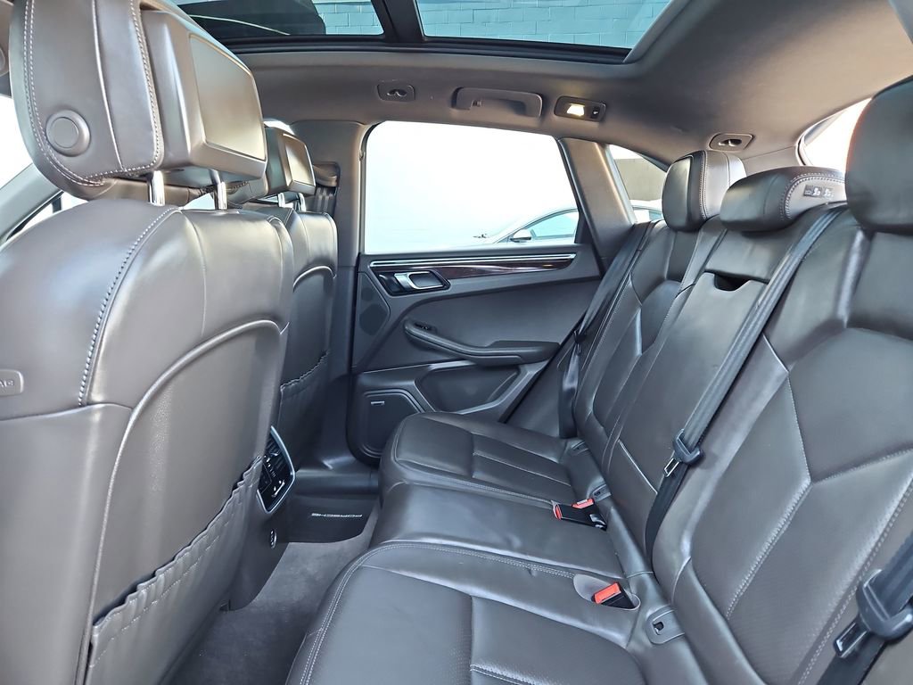 Used 2017 Porsche Macan Base image 28