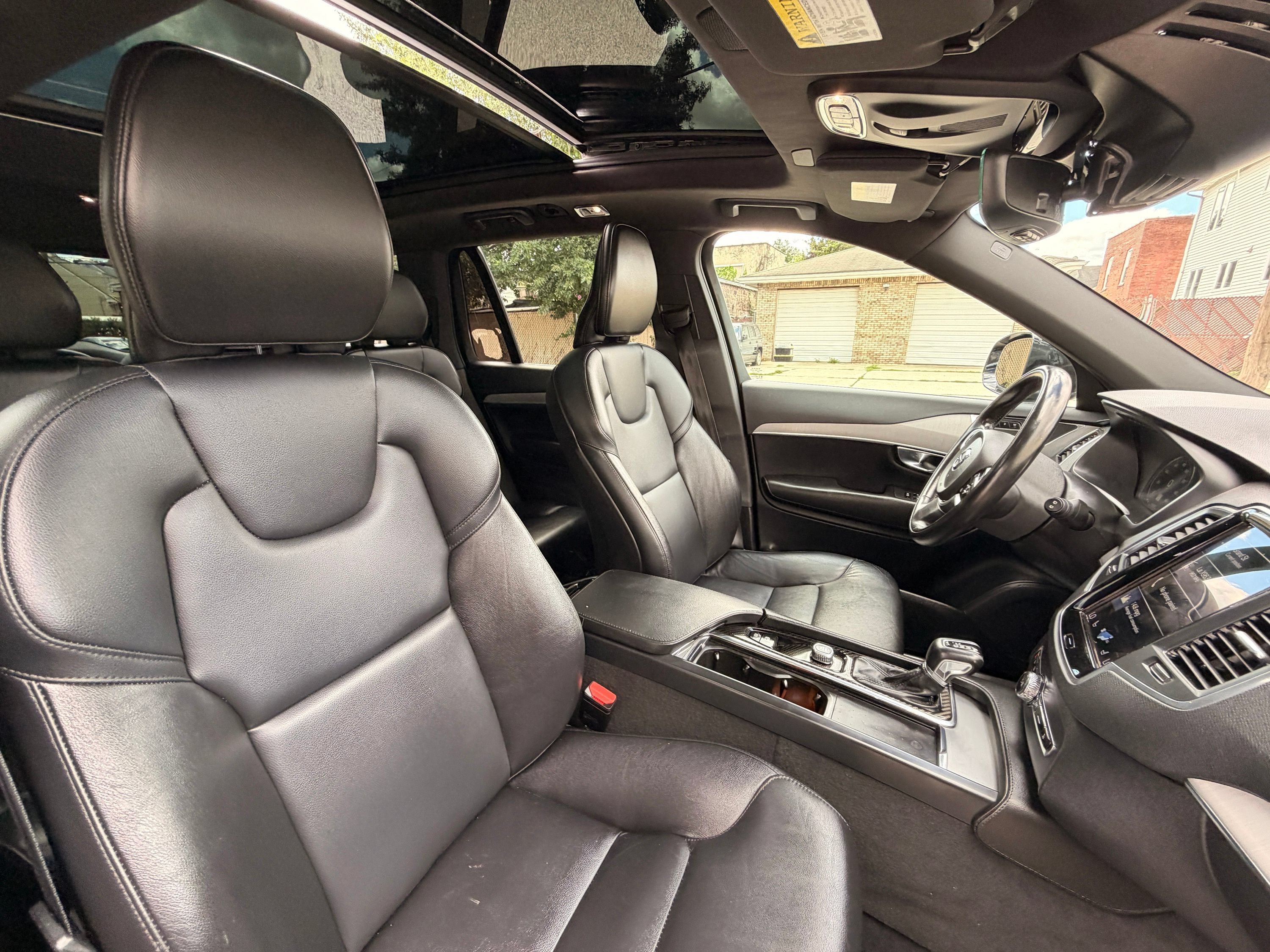 Used 2022 Volvo XC90 T5 Momentum w/ Climate Package AWD/4WD image 27