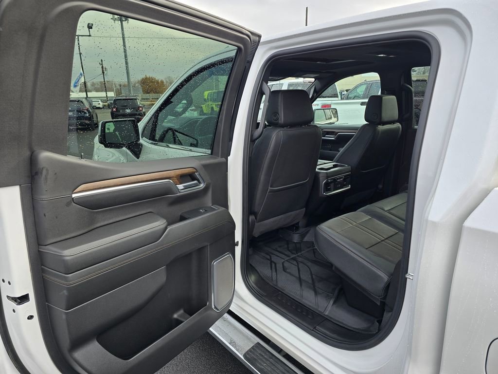 Used 2024 Chevrolet Silverado 1500 High Country w/ High Country Premium Package image 15