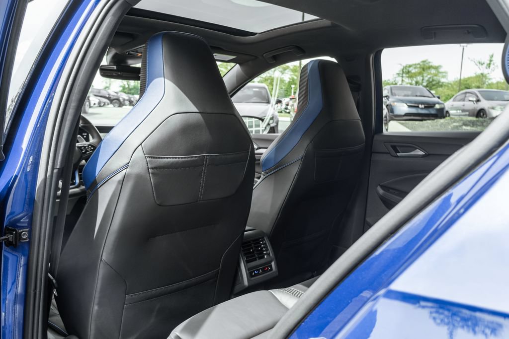 Used 2024 Volkswagen Golf R AWD/4WD image 28