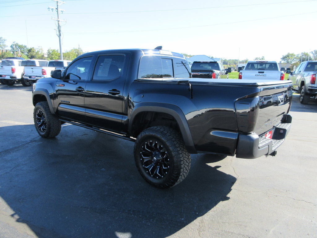 Used 2020 Toyota Tacoma TRD Off-Road AWD/4WD image 9