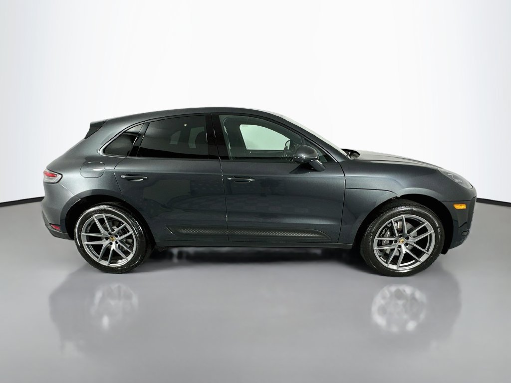 Certified 2024 Porsche Macan AWD/4WD image 8