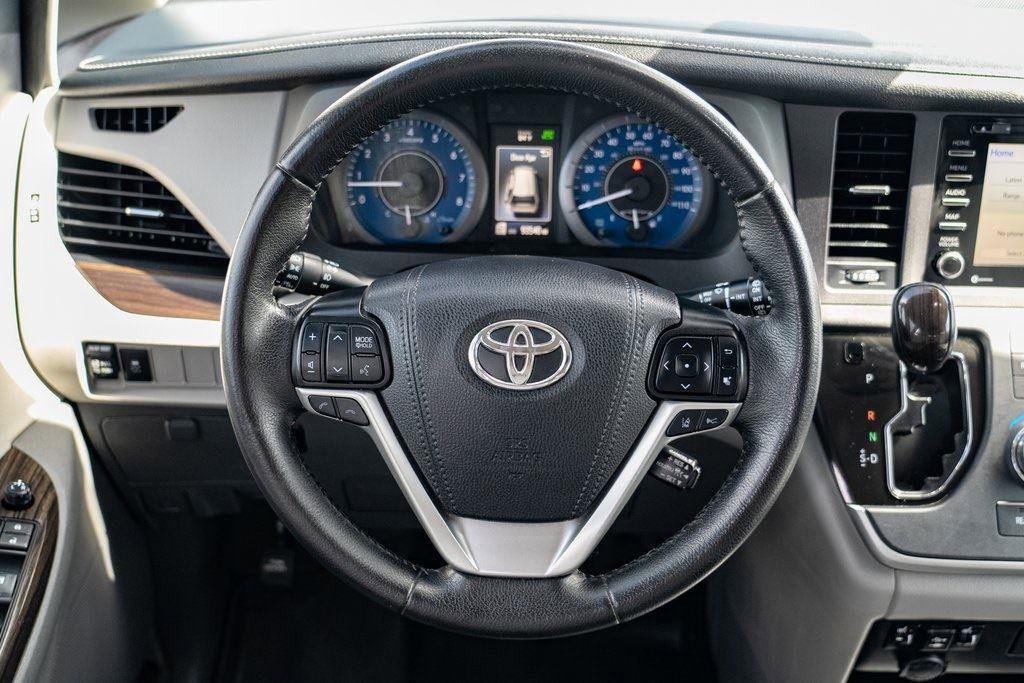 Used 2020 Toyota Sienna XLE FWD image 15