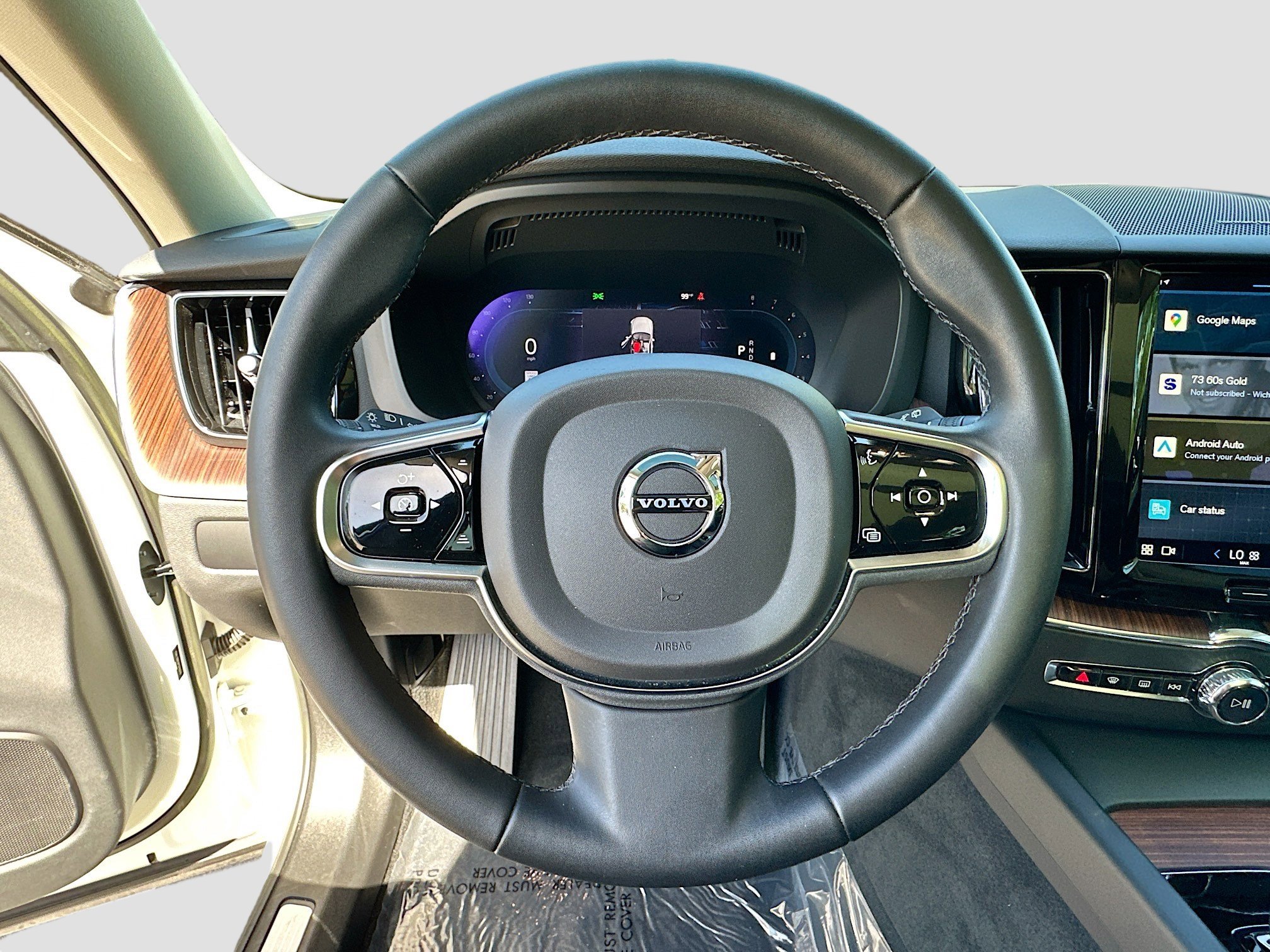 Used 2023 Volvo XC60 B5 Plus w/ Protection Package Premier image 11