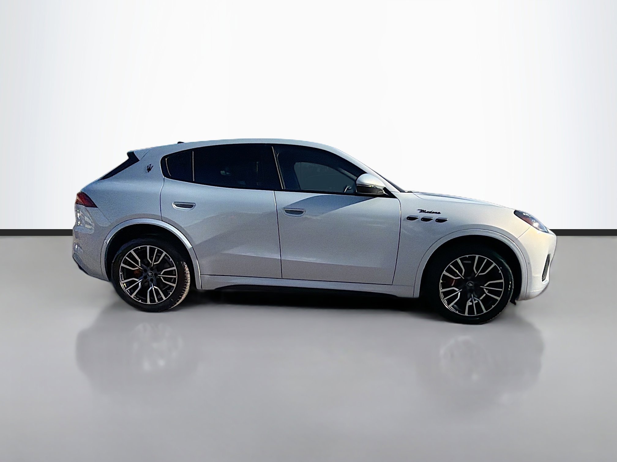 Used 2023 Maserati Grecale Modena image 2
