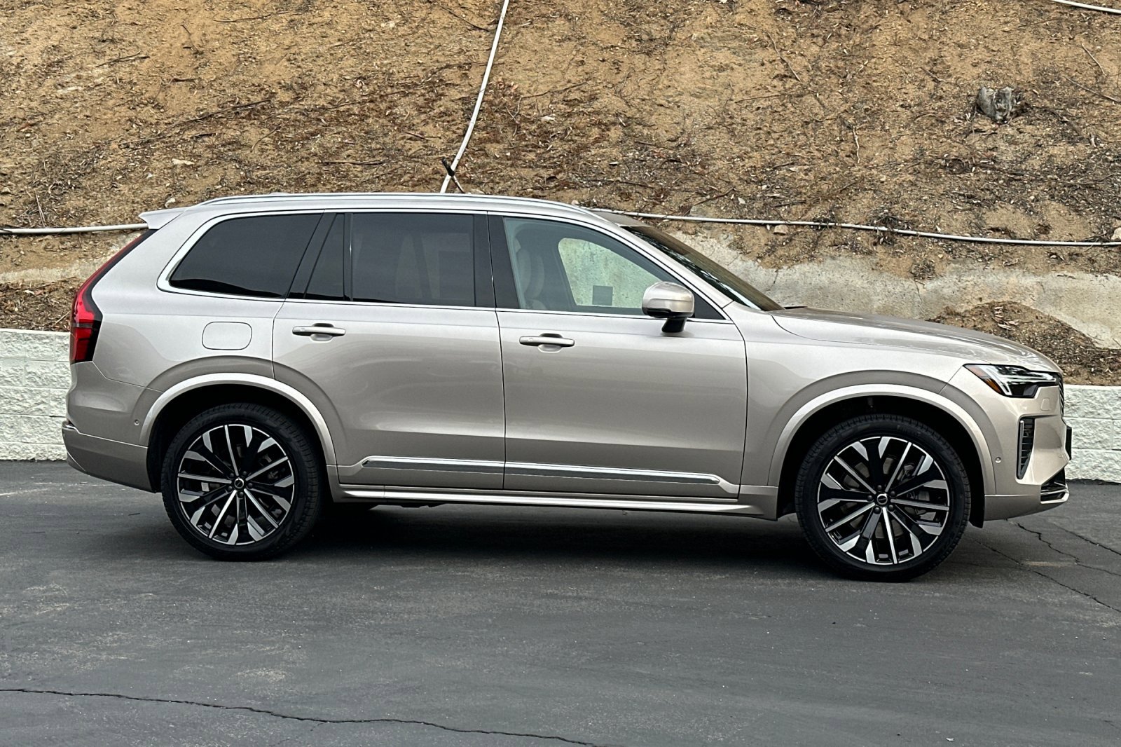 New 2026 Volvo XC90 T8 Plus AWD/4WD image 4