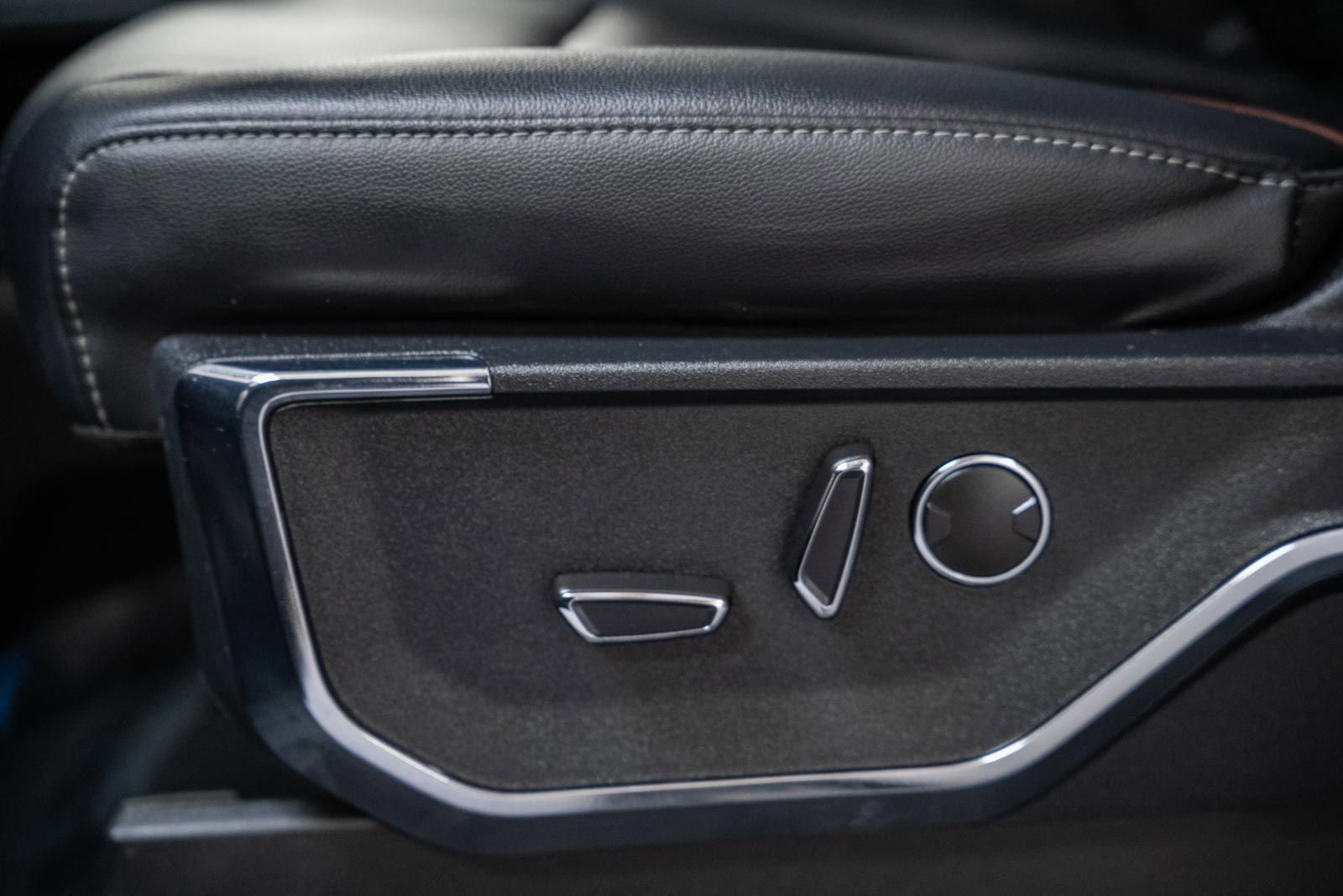 Used 2023 Ford F150 Lariat w/ Equipment Group 502A High image 47