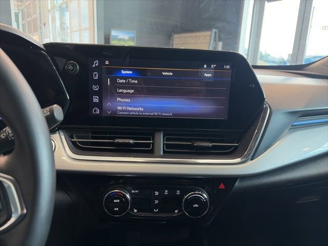 Used 2025 Chevrolet Trax LT w/ LT Convenience Package image 35