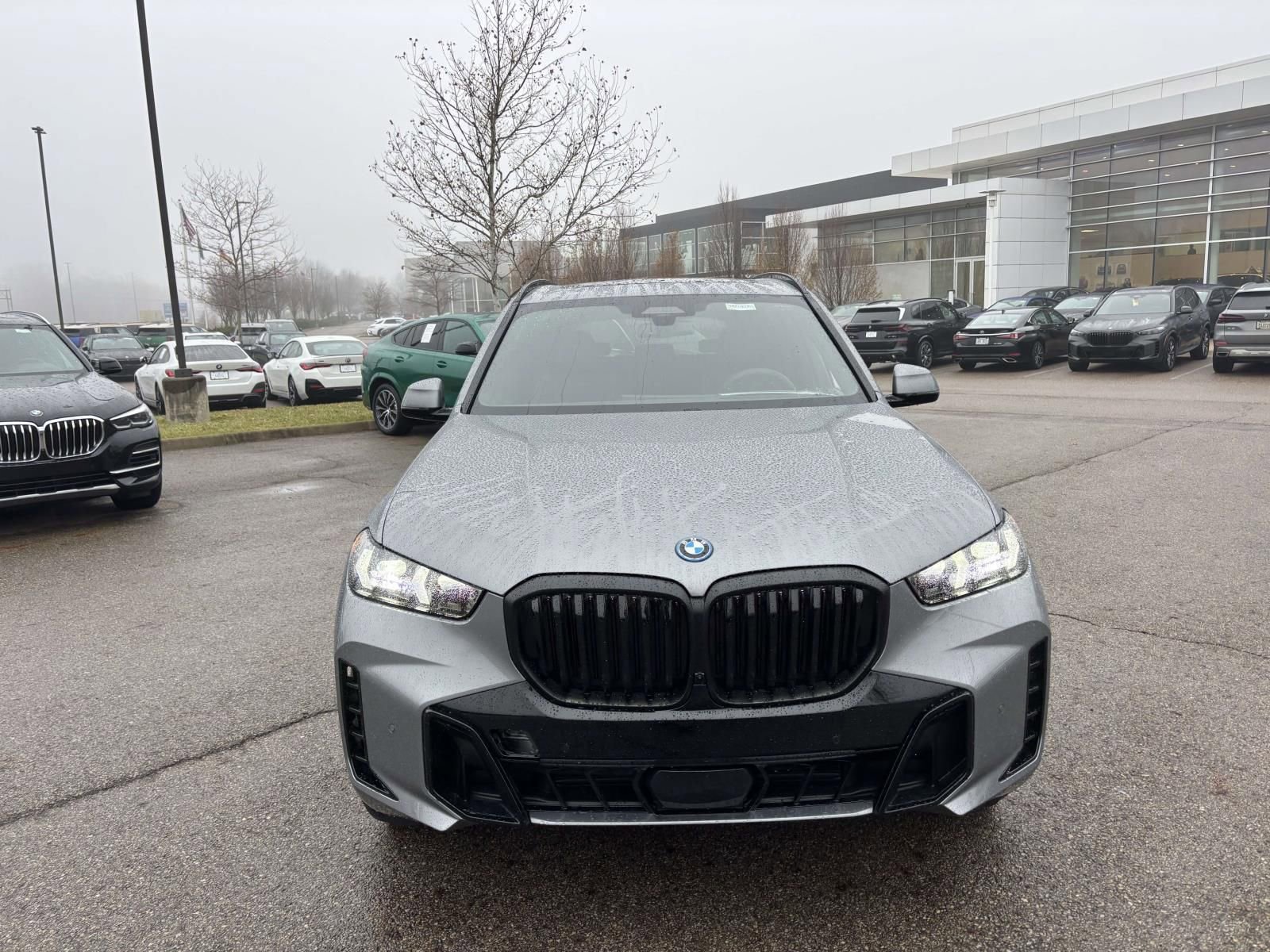 New 2026 BMW X5 xDrive50e w/ M Sport Package AWD/4WD image 2