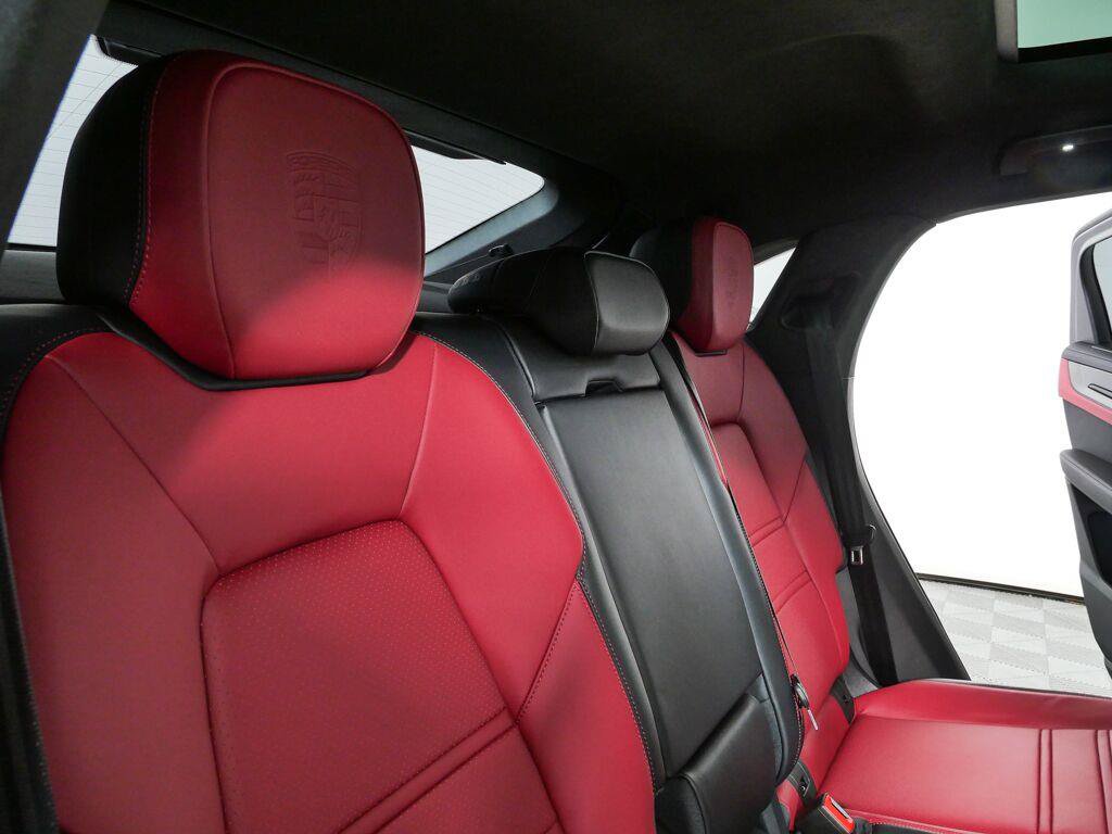 New 2026 Porsche Cayenne GTS AWD/4WD image 24