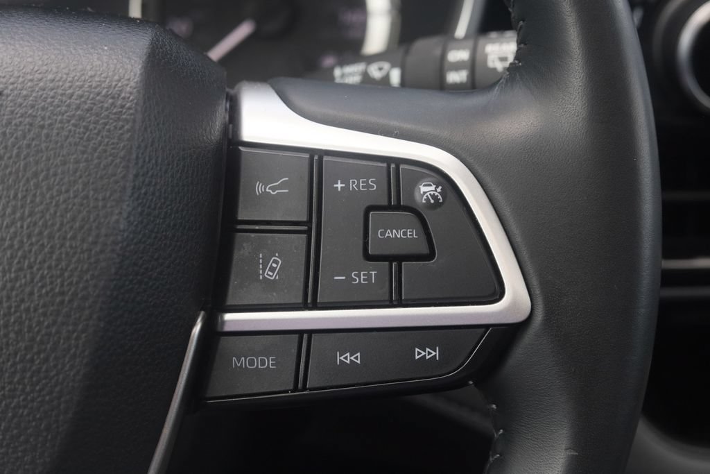 Used 2024 Toyota Highlander XSE AWD/4WD image 10
