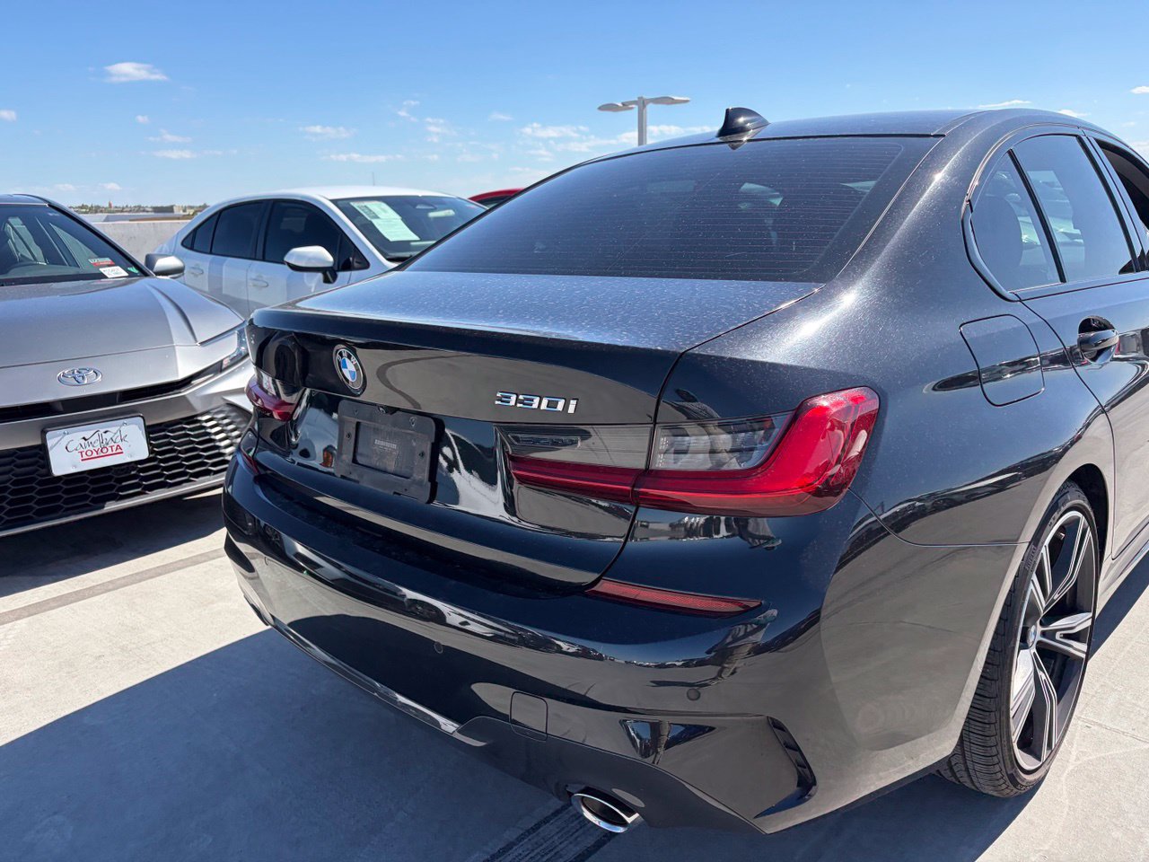 Used 2021 BMW 330i Sedan w/ M Sport Package RWD image 4