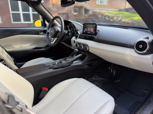 Used 2021 MAZDA MX-5 Miata RF Grand Touring RWD image 16