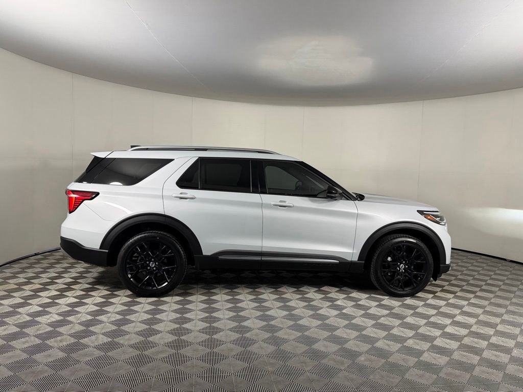 Used 2025 Ford Explorer Platinum w/ Ultimate Package AWD/4WD image 3