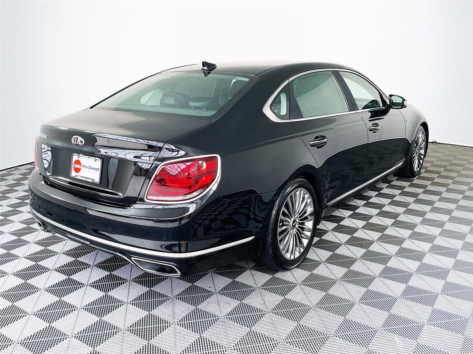 Used 2019 Kia K900 Luxury w/ VIP Package image 9