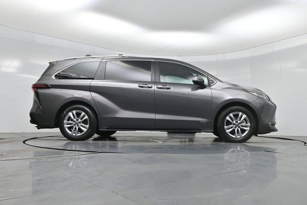 Used 2021 Toyota Sienna Limited FWD image 53