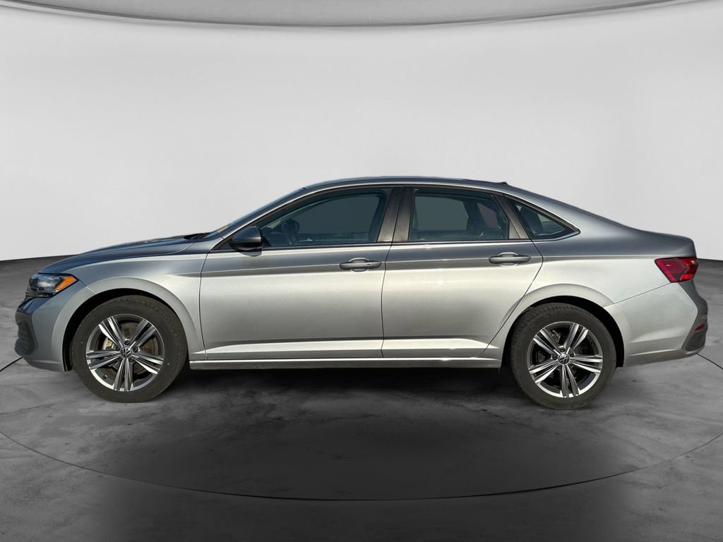 Used 2024 Volkswagen Jetta SE FWD image 5