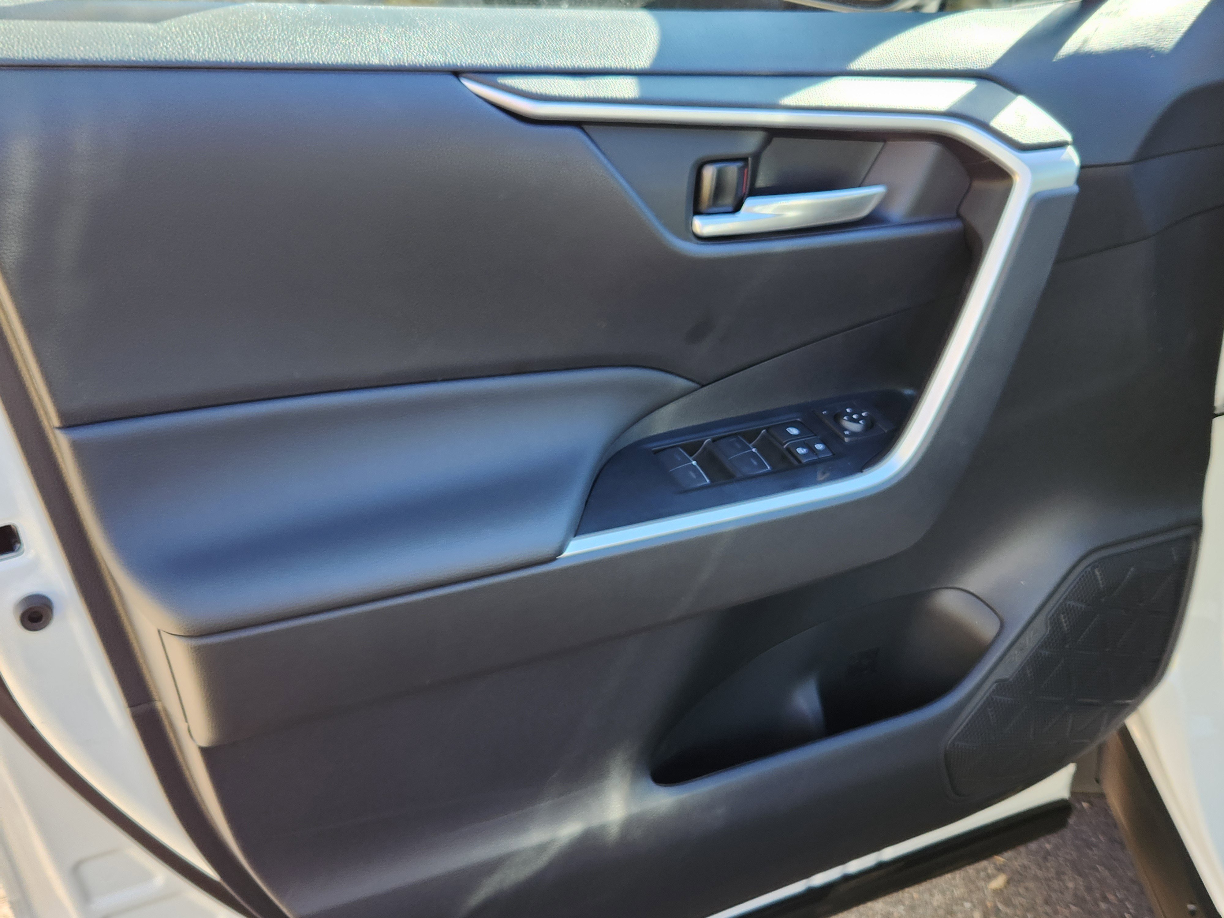 Certified 2025 Toyota RAV4 XLE image 7