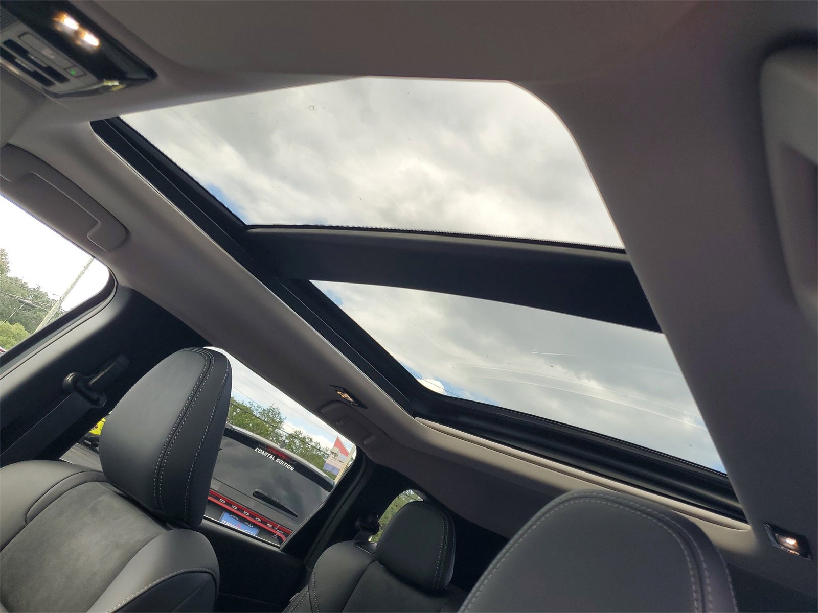 New 2025 Mitsubishi Outlander SE image 10