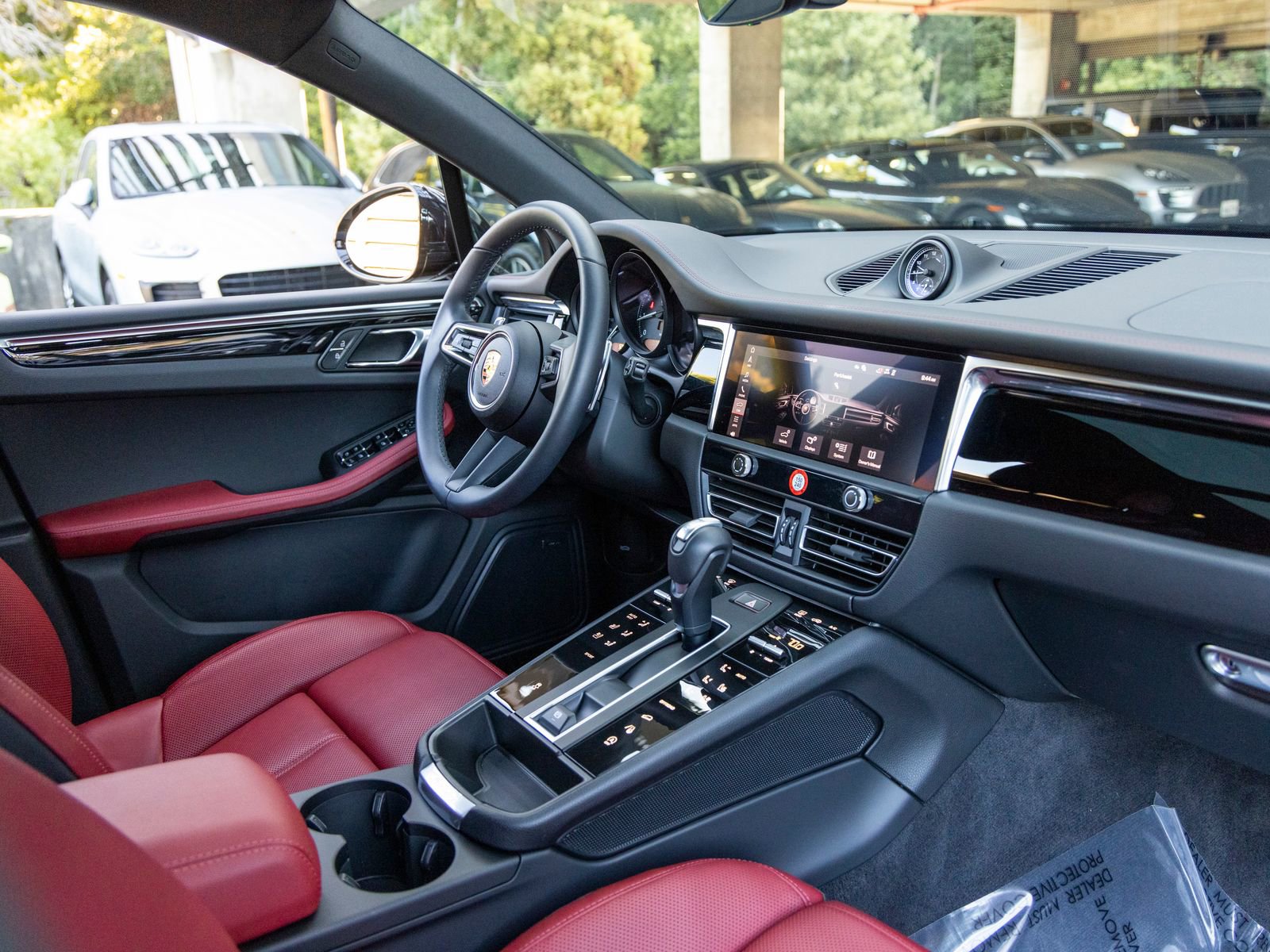 Certified 2025 Porsche Macan image 56