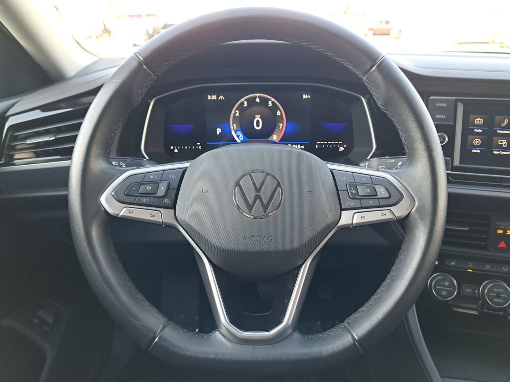 Used 2024 Volkswagen Jetta SE image 19
