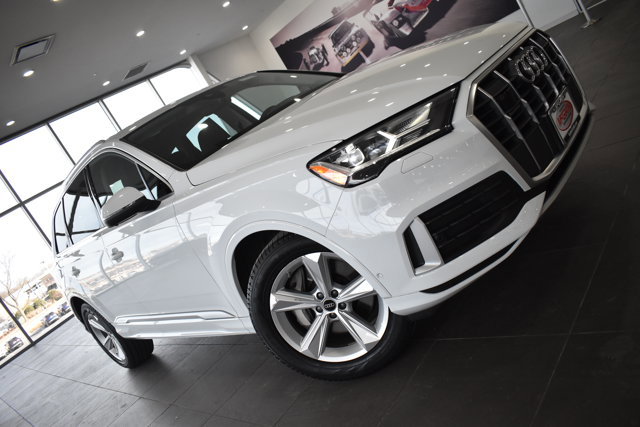 Used 2023 Audi Q7 Premium Plus w/ Premium Plus Package image 4