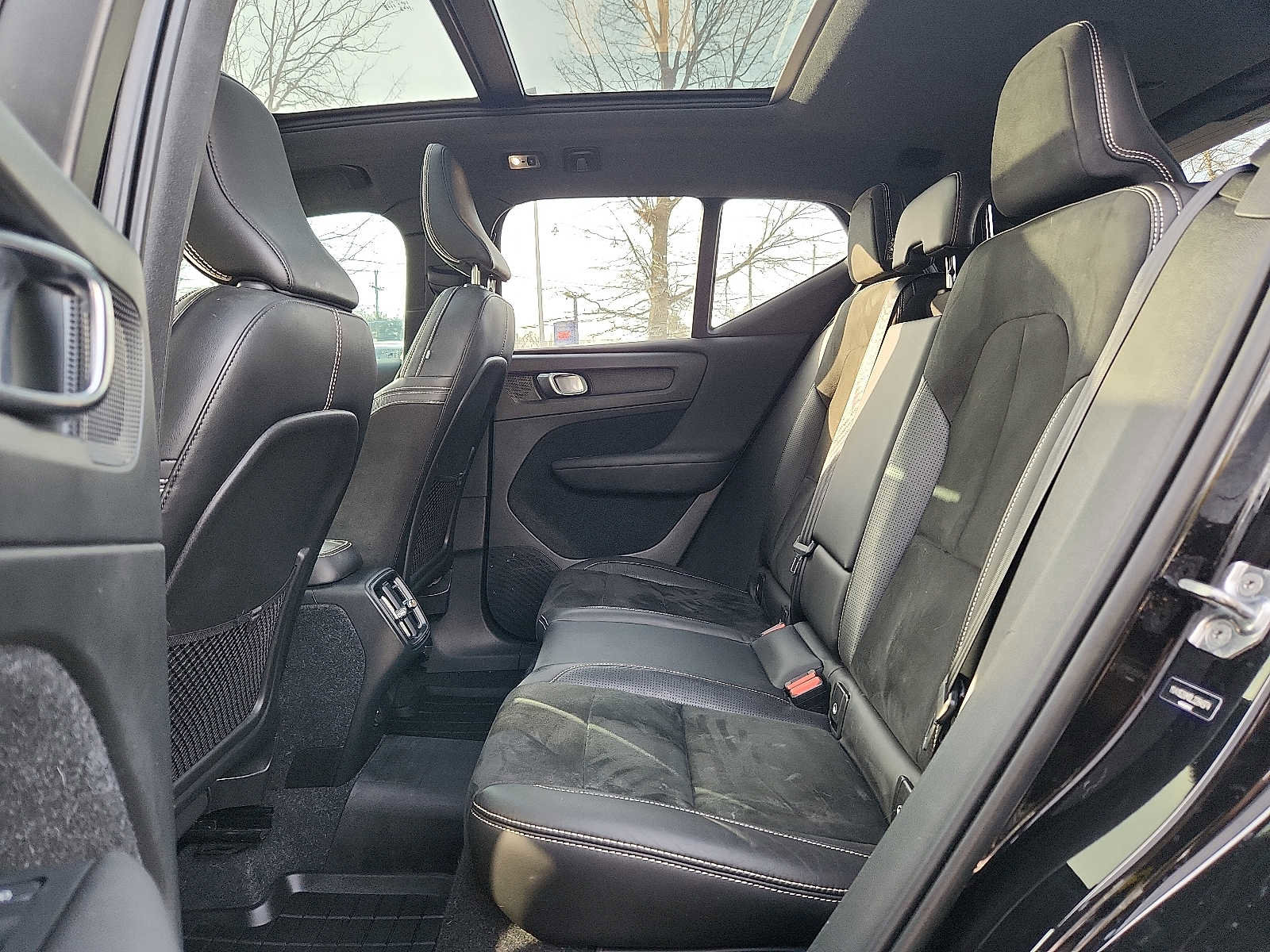 Used 2020 Volvo XC40 T5 R-Design w/ Protection Package Premier image 10