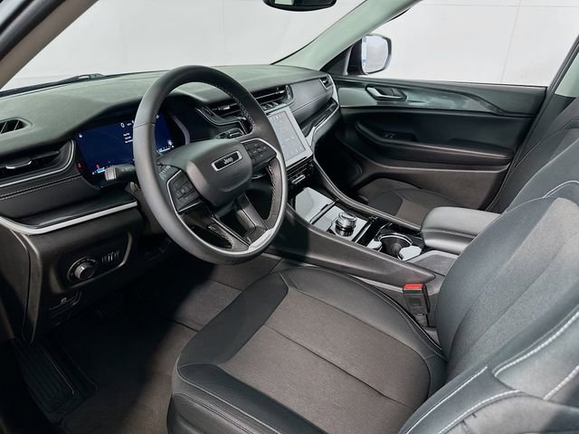 Used 2023 Jeep Grand Cherokee Laredo w/ Luxury Tech Group I image 12