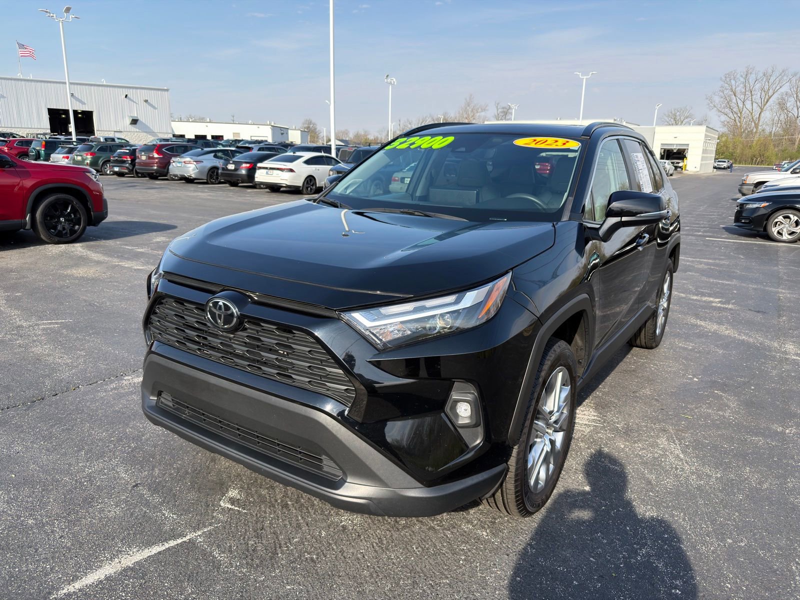 Used 2023 Toyota RAV4 XLE Premium image 2