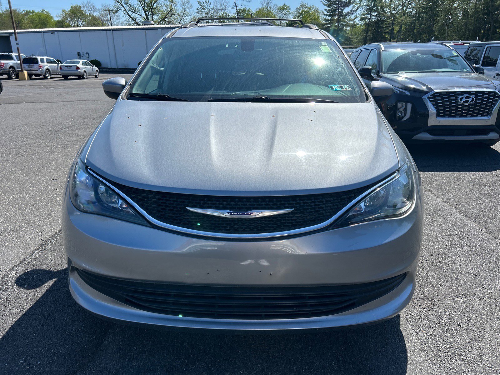Used 2020 Chrysler Voyager Lxi FWD image 2