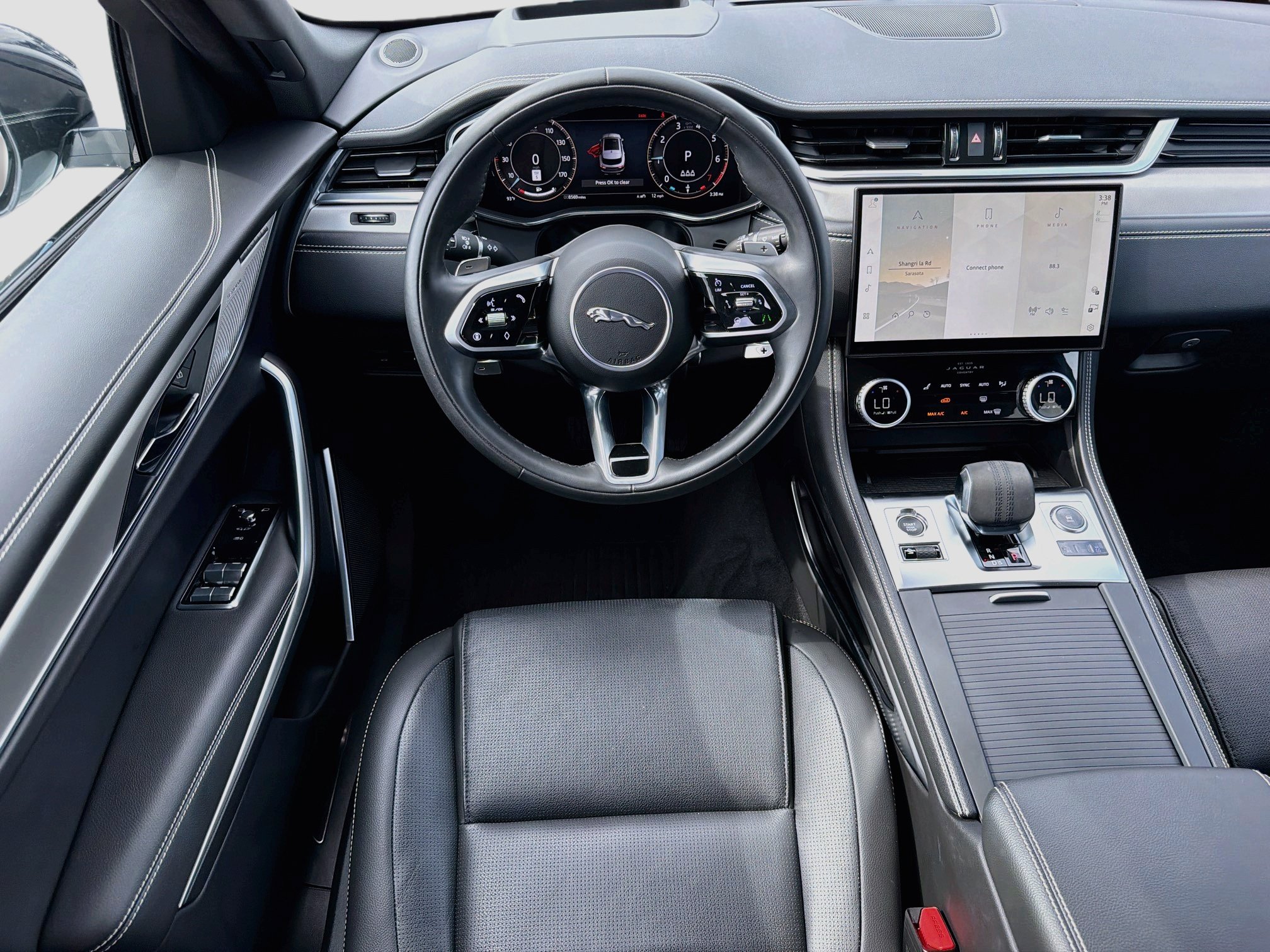 Used 2026 Jaguar F-PACE R-Dynamic S AWD/4WD image 17